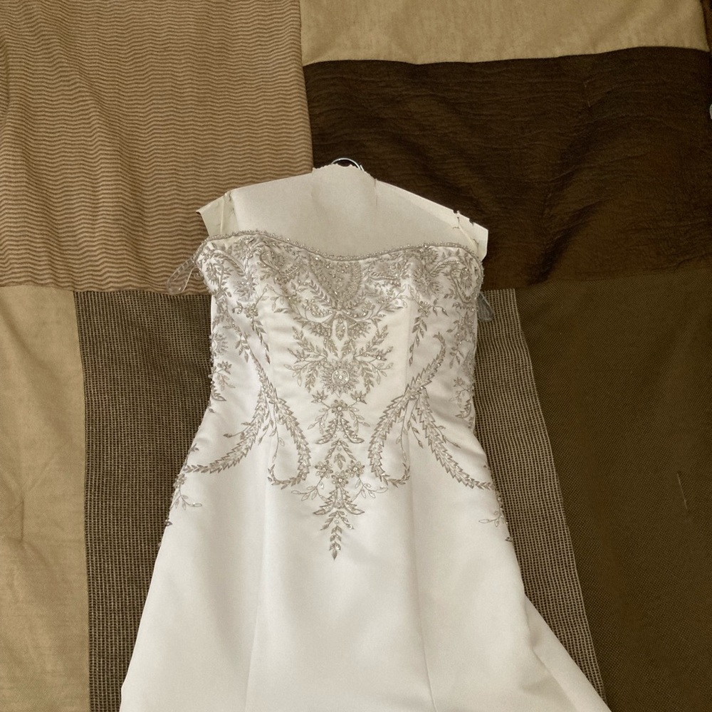 Dress has never worn. Picture tells it all